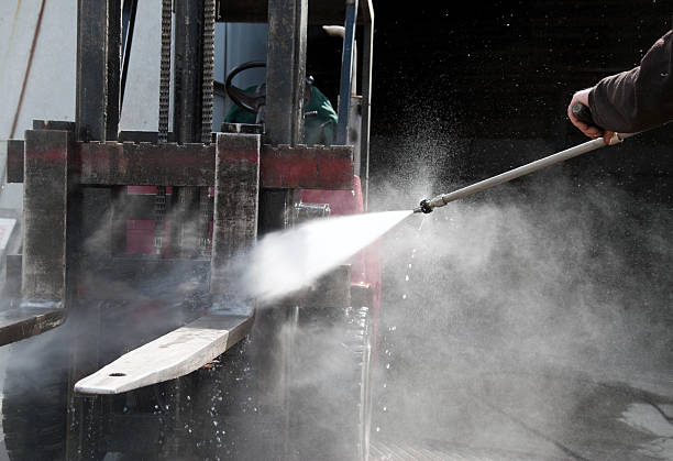 Best Driveway Pressure Washing  in Leesburg, FL